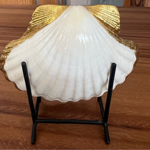 Handmade Seahorses decoupage onto natural scallop seashell. Gold trim - Picture 2 of 2